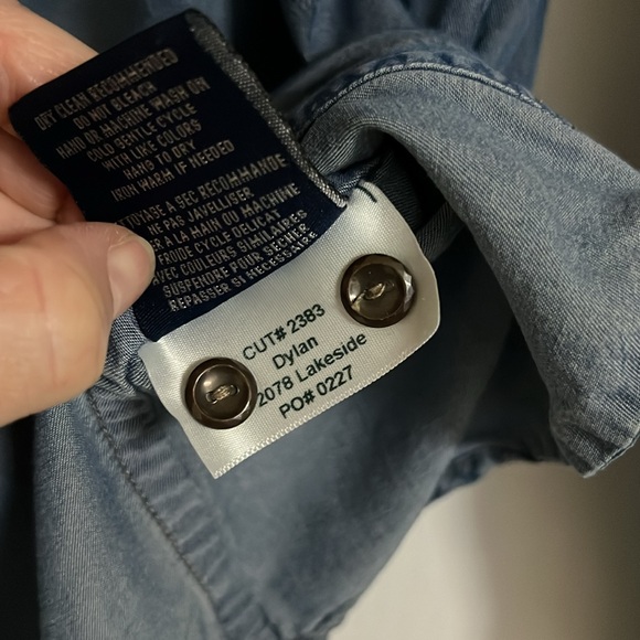 Fidelity button up top - Picture 4 of 5